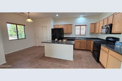 7842 N Maiden Pools Place, Tucson, AZ 85743 - Photo 5