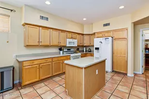 7831 E Solace Pl, Tucson, AZ 85750 - Photo 31