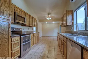 7886 N Roundstone Dr, Tucson, AZ 85741 - Photo 7