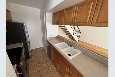 6648 E Calle La Paz #UNIT B, Tucson, AZ 85715 - Photo 7