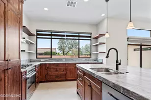 1915 E Lind Rd, Tucson, AZ 85719 - Photo 11