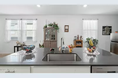 10472 W Thetford Lane, Marana, AZ 85653 - Photo 9