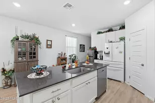 10472 W Thetford Ln, Marana, AZ 85653 - Photo 11