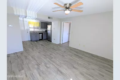 302 S Paseo Lobo #C, Green Valley, AZ 85614 - Photo 5