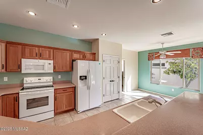 4691 S Piccadilly Drive, Green Valley, AZ 85622 - Photo 13