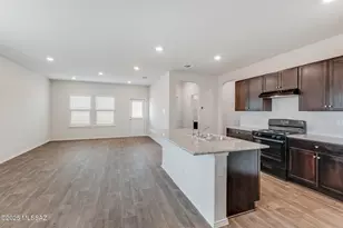 10401 W Guildford Ln, Marana, AZ 85653 - Photo 7