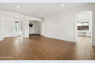 13122 N High Hawk Drive, Marana, AZ 85658 - Photo 9