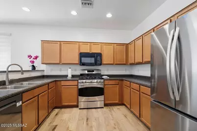 6902 W Leeward Cove Way, Tucson, AZ 85757 - Photo 13