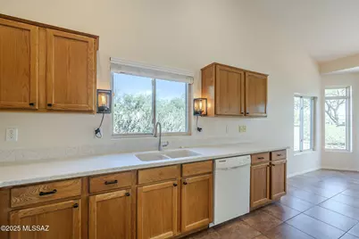 1781 E Redstart Road, Green Valley, AZ 85614 - Photo 11