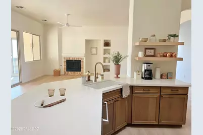 13940 N Bentwater Drive, Oro Valley, AZ 85755 - Photo 3