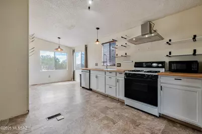 10730 W Mars Road, Tucson, AZ 85743 - Photo 11