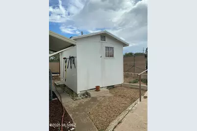 557 E Hillcrest Drive, Benson, AZ 85602 - Photo 15