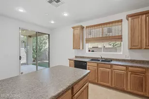 7635 E Ocotillo Overlook Dr, Tucson, AZ 85710 - Photo 9