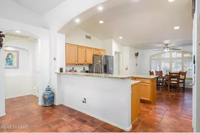 1329 N Sun Catcher Way, Green Valley, AZ 85614 - Photo 7