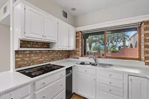 641 S Los Diamantes, Green Valley, AZ 85614 - Photo 9