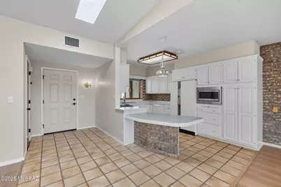 641 S Los Diamantes, Green Valley, AZ 85614 - Photo 7