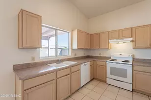 8955 E Weyburn Dr, Tucson, AZ 85730 - Photo 11