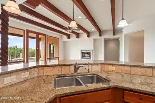 1547 S Walnut Spring Pl, Green Valley, AZ 85614 - Photo 9