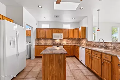 9518 N Twinkling Shadows Way, Tucson, AZ 85743 - Photo 11