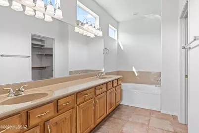 9518 N Twinkling Shadows Way, Tucson, AZ 85743 - Photo 25