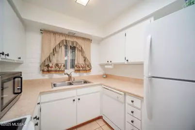 7070 E Calle Del Sol, Tucson, AZ 85710 - Photo 13