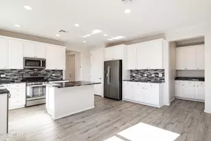 7821 S Wolf Creek Dr, Tucson, AZ 85757 - Photo 5