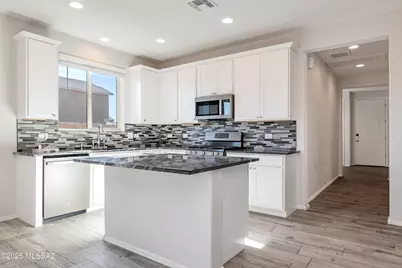 7821 S Wolf Creek Drive, Tucson, AZ 85757 - Photo 7