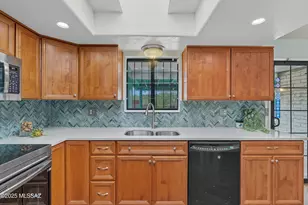 6730 E Rosewood Cir, Tucson, AZ 85710 - Photo 9