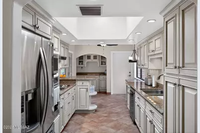 8596 N Coral Ridge Loop, Tucson, AZ 85704 - Photo 13