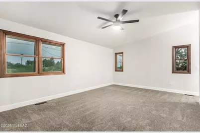 8943 S Emerald Lane, Hereford, AZ 85615 - Photo 13