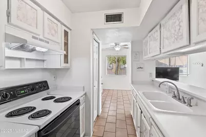 6557 E Calle La Paz #UNIT C, Tucson, AZ 85715 - Photo 11