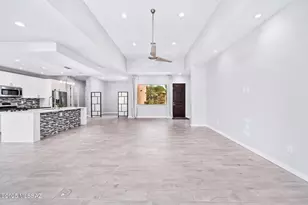 10053 N Alder Spring Dr, Tucson, AZ 85737 - Photo 3