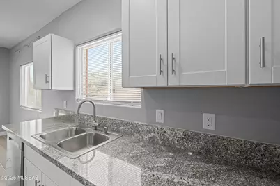 1960 S San Vincent Drive, Green Valley, AZ 85614 - Photo 11