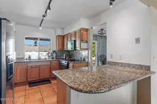 10401 E Rushlight Dr, Tucson, AZ 85748 - Photo 13