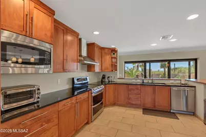 1300 E Via Entrada, Tucson, AZ 85718 - Photo 9