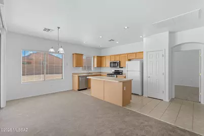 8227 W Calle Escorial, Tucson, AZ 85757 - Photo 17