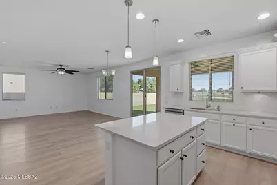 8608 N Western Juniper Terrace, Tucson, AZ 85743 - Photo 11