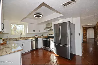 5850 N Campbell Avenue, Tucson, AZ 85718 - Photo 9