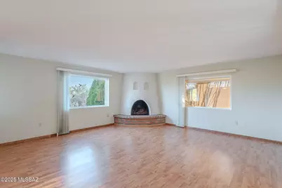 939 S Las Lomas Circle, Green Valley, AZ 85614 - Photo 11