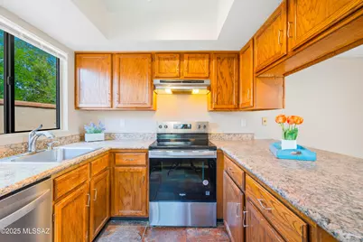 2457 N Ironwood Ridge Drive, Tucson, AZ 85745 - Photo 9