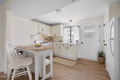 435 S Paseo Lobo #B, Green Valley, AZ 85614 - Photo 3