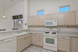 7653 W Starry Night Ln, Tucson, AZ 85743 - Photo 11