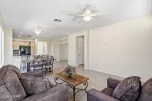 897 N Delacroix Dr, Green Valley, AZ 85614 - Photo 15