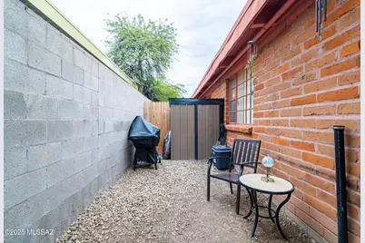 910 N Alvernon Way #B, Tucson, AZ 85711 - Photo 11