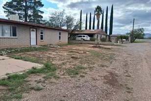 28 E Hawthorne St, Huachuca City, AZ 85616 - Photo 3