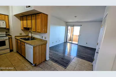 1810 E Blacklidge Drive #4224, Tucson, AZ 85719 - Photo 1