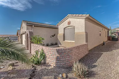267 N Via La Castellana, Green Valley, AZ 85614 - Photo 3