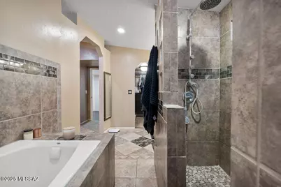 8908 E Maple Leaf Drive, Tucson, AZ 85710 - Photo 33