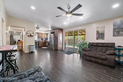 8908 E Maple Leaf Drive, Tucson, AZ 85710 - Photo 9
