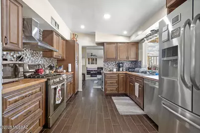 8908 E Maple Leaf Drive, Tucson, AZ 85710 - Photo 13